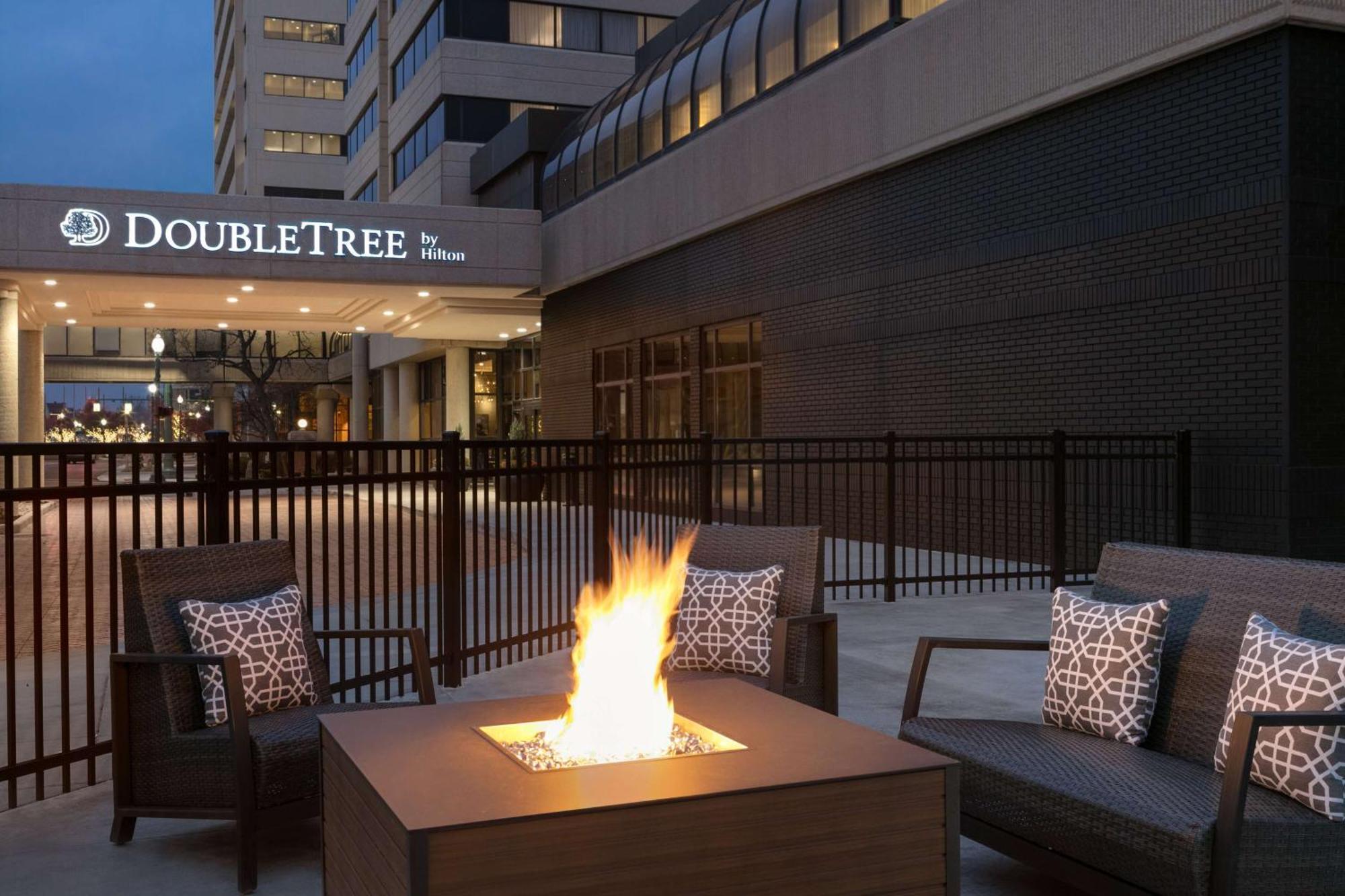 Doubletree By Hilton Canton Downtown Hotel Exterior photo